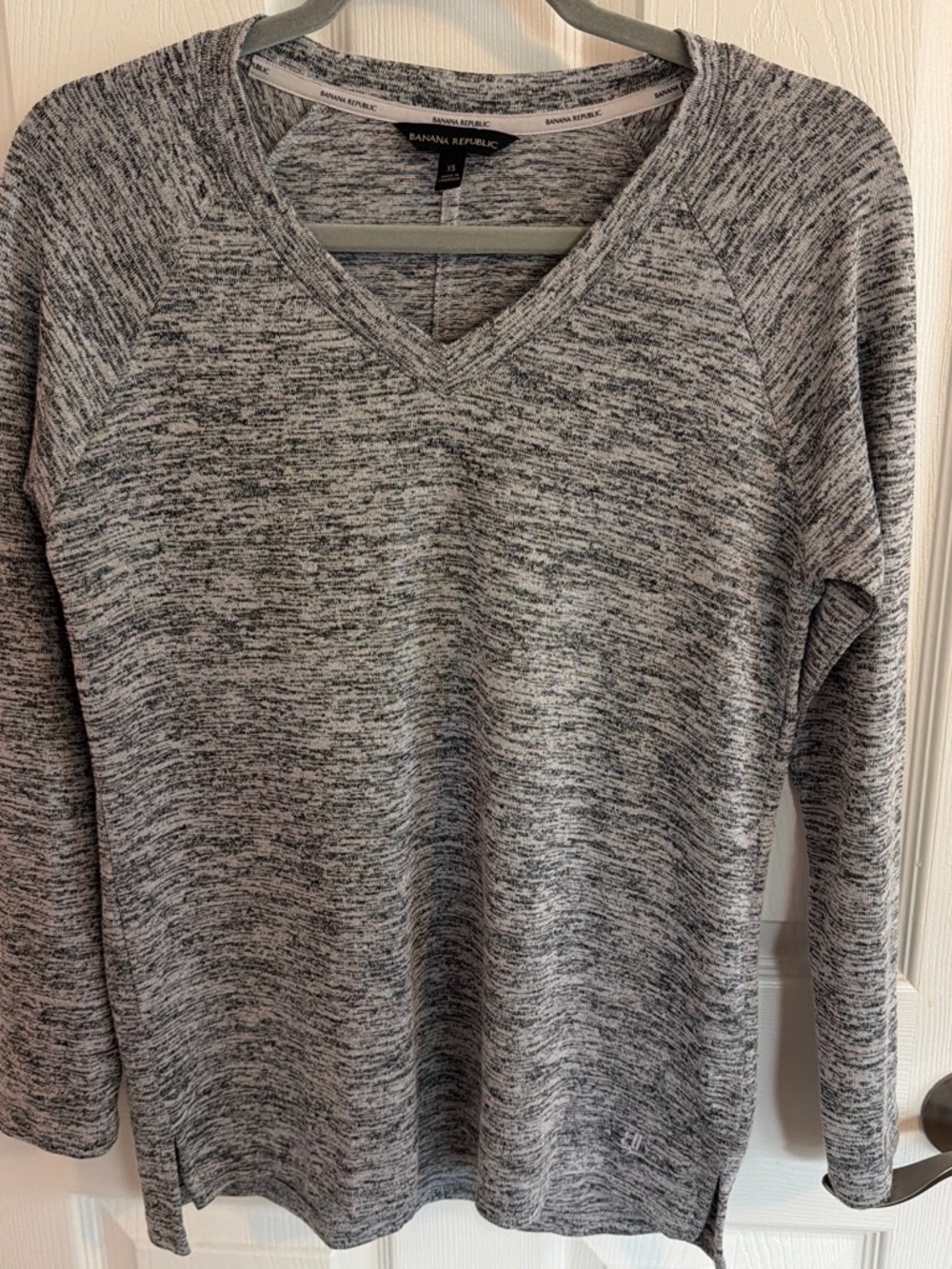 Banana Republic Women's Gray Marled V-Neck Pullover